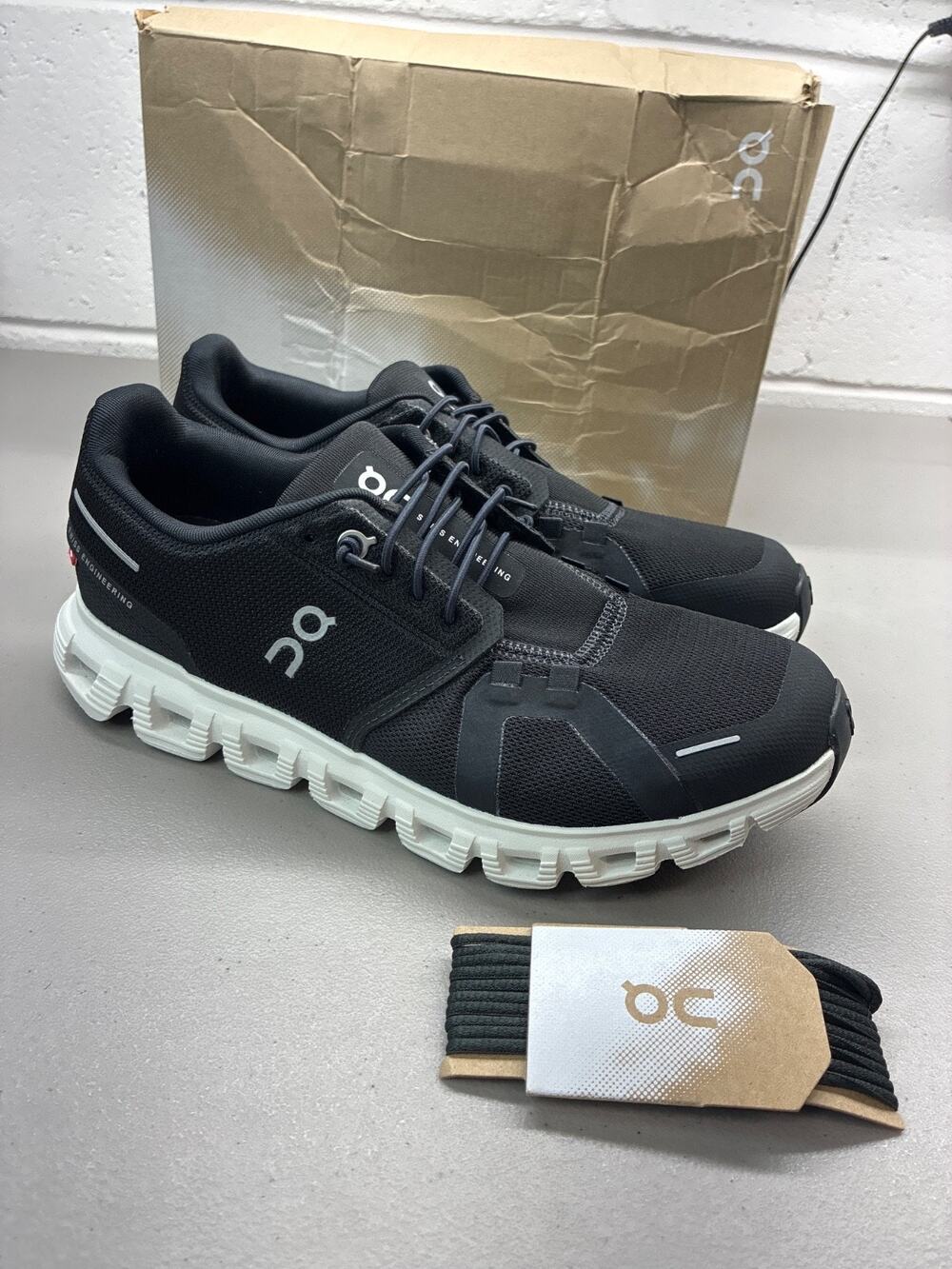 On Cloud 6 Black/White Size 7 Men’s Or 8.5 Women’s New No Box 3MF10070299